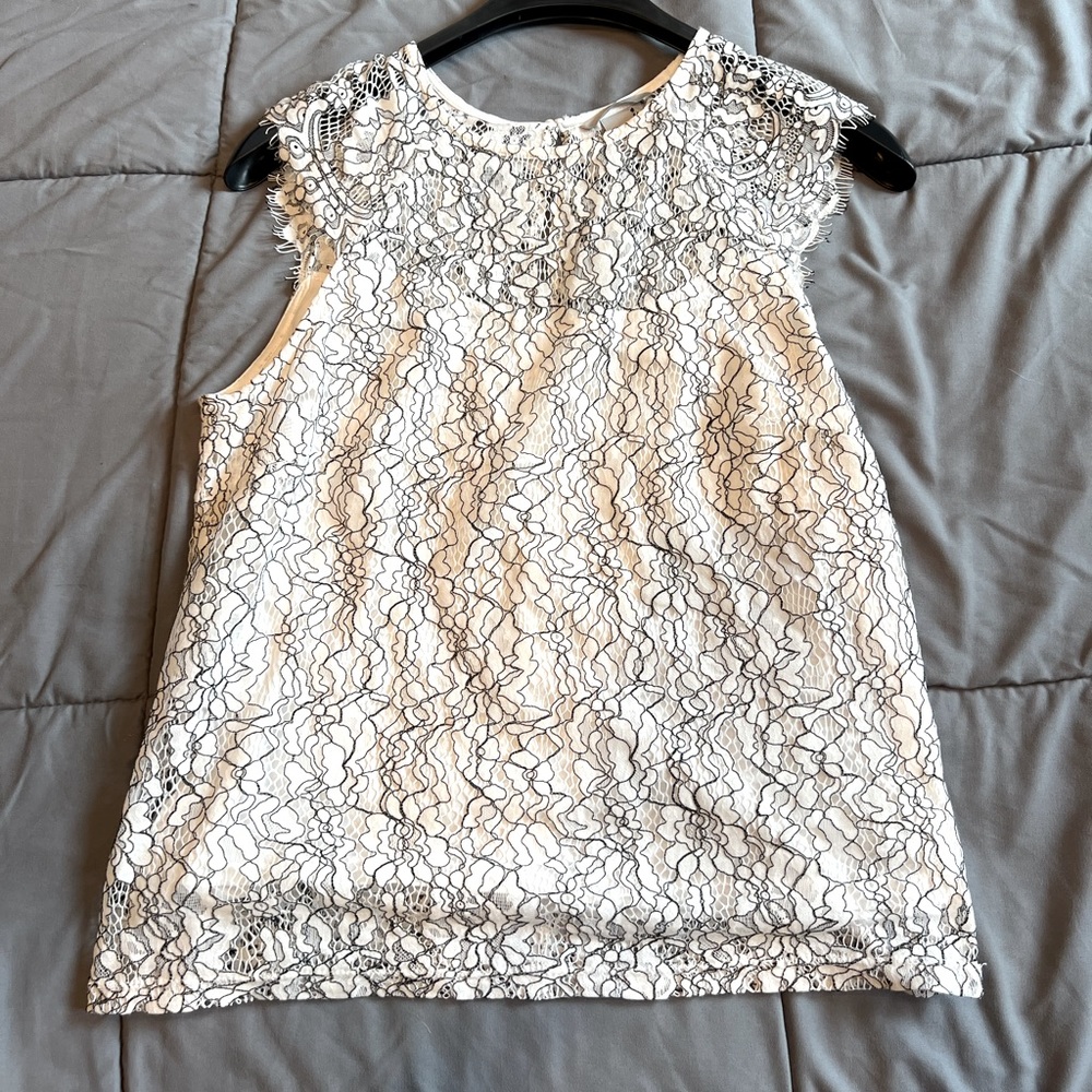 Size large H&M white and black textured blouse